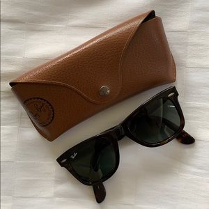 RAY BAN WAYFARER SUNGLASSES